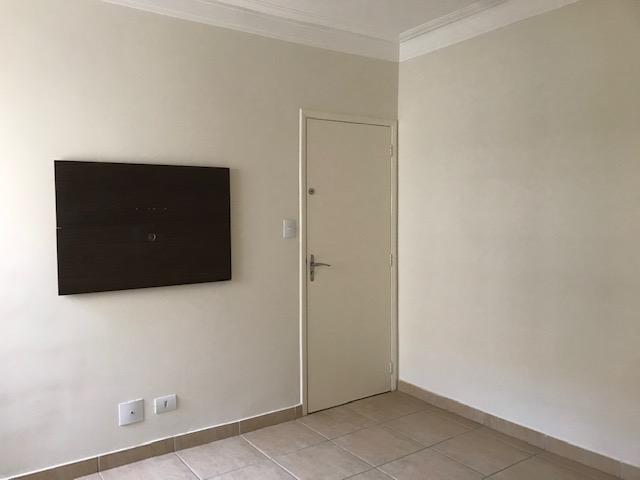 Apartamento à venda com 2 quartos, 65m² - Foto 3