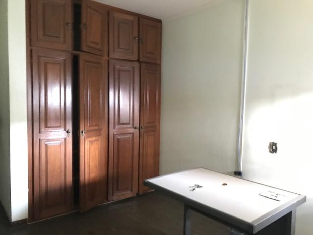 Casa para alugar com 4 quartos, 310m² - Foto 11