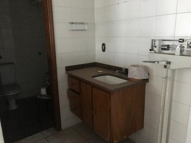 Casa para alugar com 4 quartos, 310m² - Foto 28