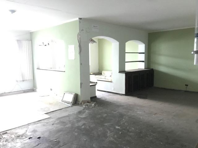 Casa para alugar com 4 quartos, 310m² - Foto 4