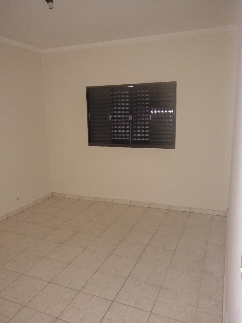 Casa para alugar com 2 quartos, 180m² - Foto 11