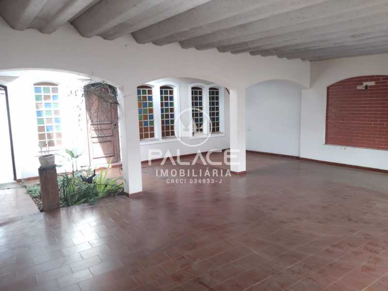 Casa à venda com 5 quartos, 205m² - Foto 2