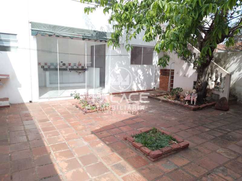 Casa à venda com 5 quartos, 205m² - Foto 21