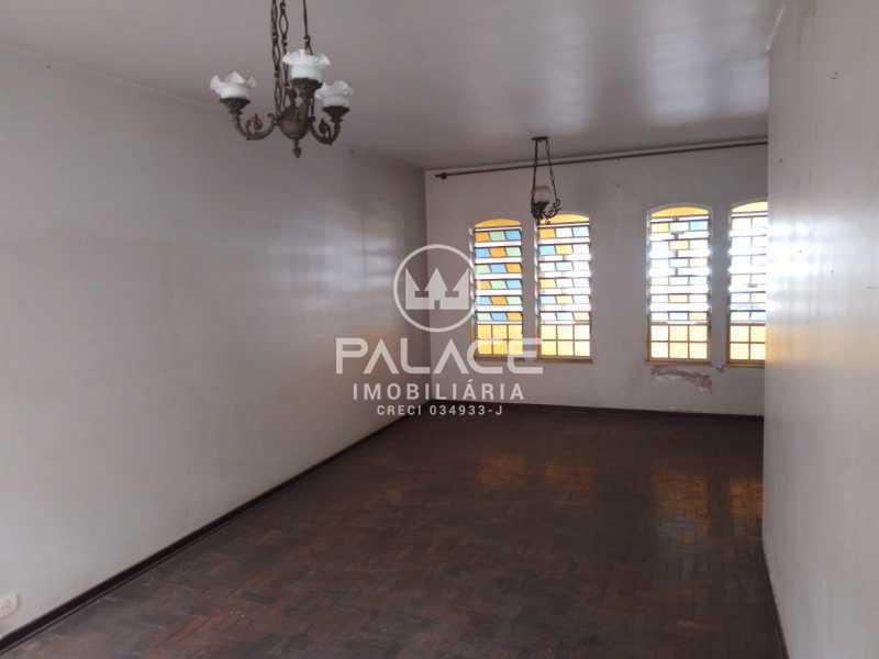 Casa à venda com 5 quartos, 205m² - Foto 1