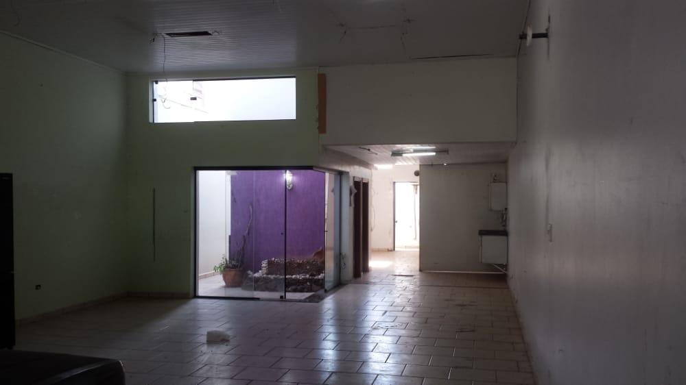 Casa à venda com 3 quartos, 300m² - Foto 3