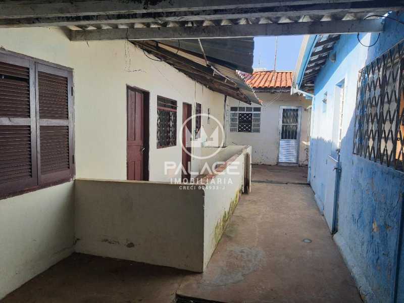 Casa à venda com 1 quarto, 47m² - Foto 2