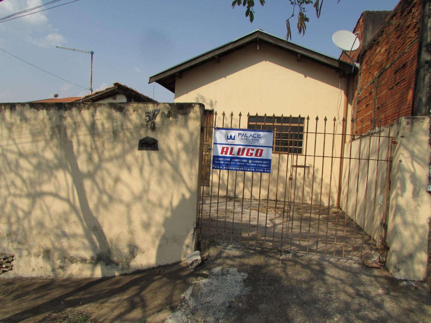 Casa à venda com 2 quartos, 80m² - Foto 1