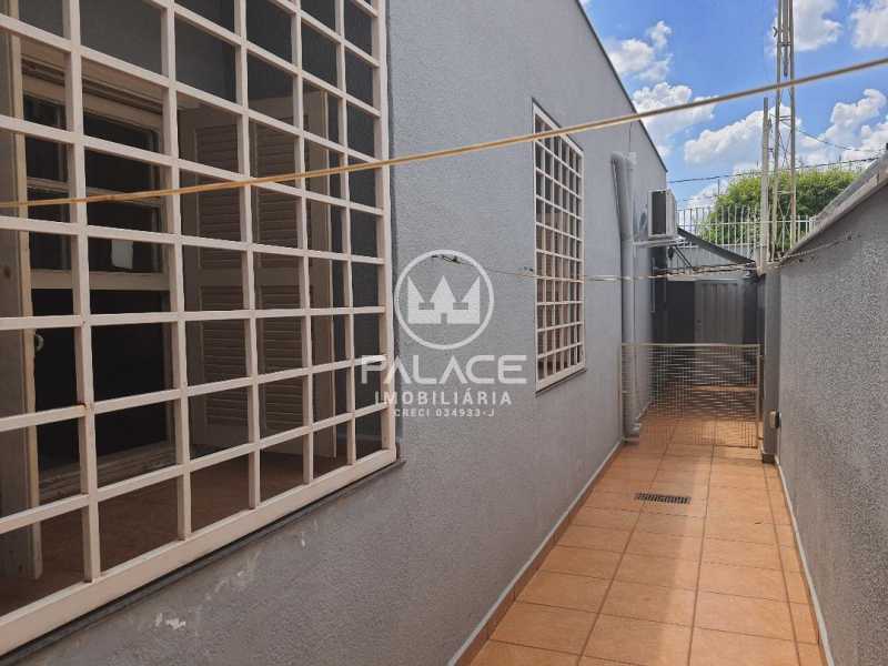 Casa à venda com 3 quartos, 129m² - Foto 2