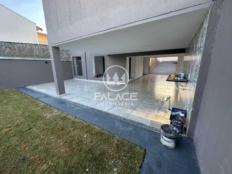 Casa à venda com 3 quartos, 155m² - Foto 1