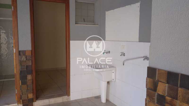 Casa para alugar com 5 quartos, 382m² - Foto 14