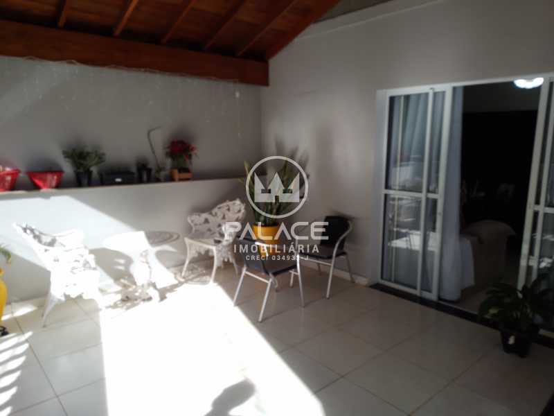 Casa à venda com 2 quartos, 130m² - Foto 2