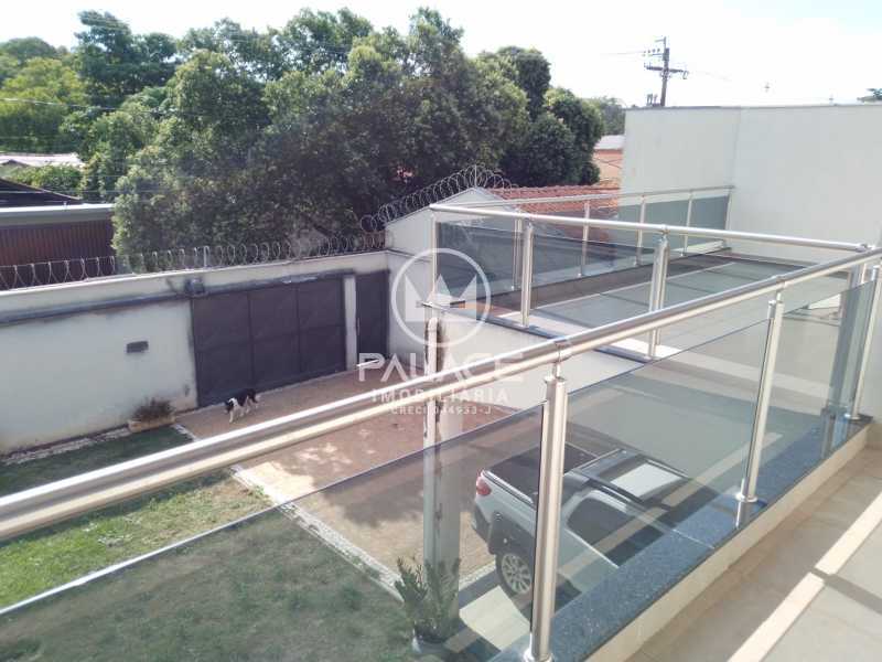 Casa à venda com 3 quartos, 202m² - Foto 1