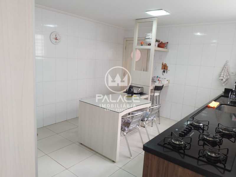 Casa à venda com 3 quartos, 202m² - Foto 14