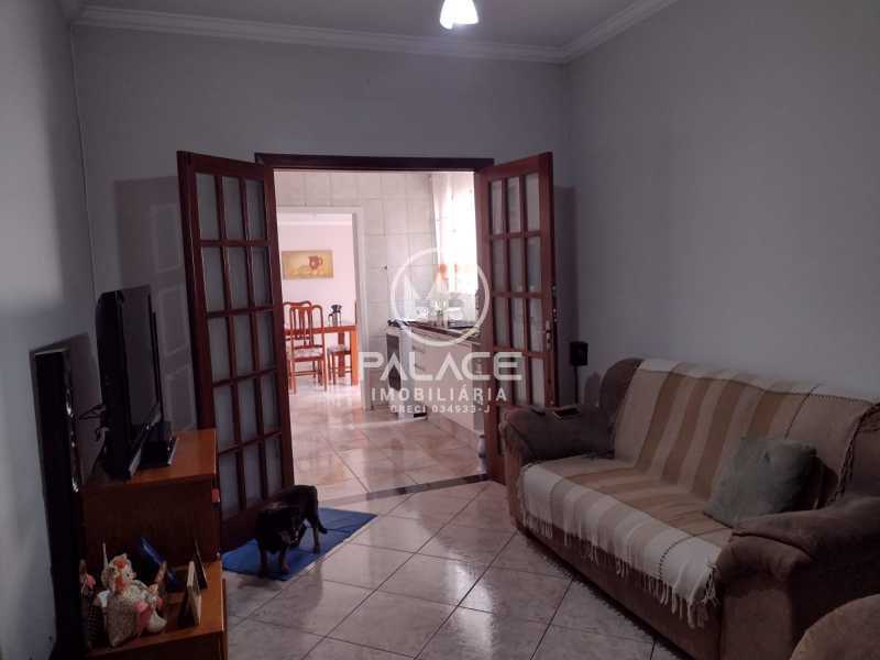 Casa à venda com 2 quartos, 145m² - Foto 2