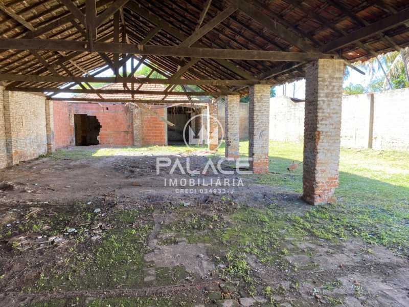Terreno à venda, 928m² - Foto 1