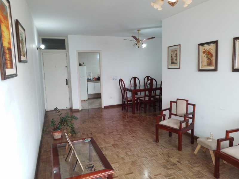 Apartamento à venda com 3 quartos, 121m² - Foto 2