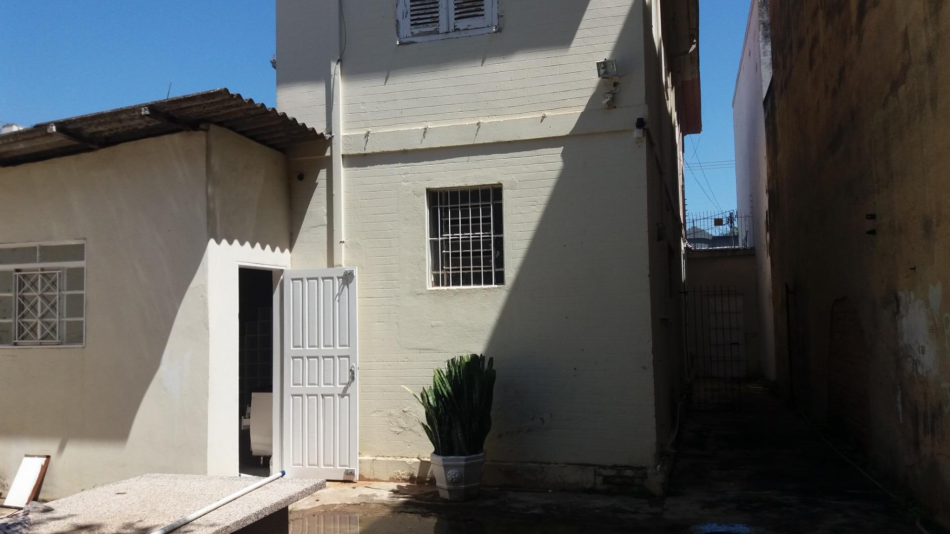 Casa Comercial para alugar com 3 quartos, 200m² - Foto 12