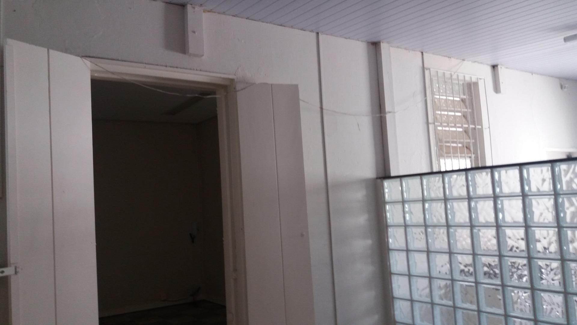 Casa Comercial para alugar com 3 quartos, 200m² - Foto 13