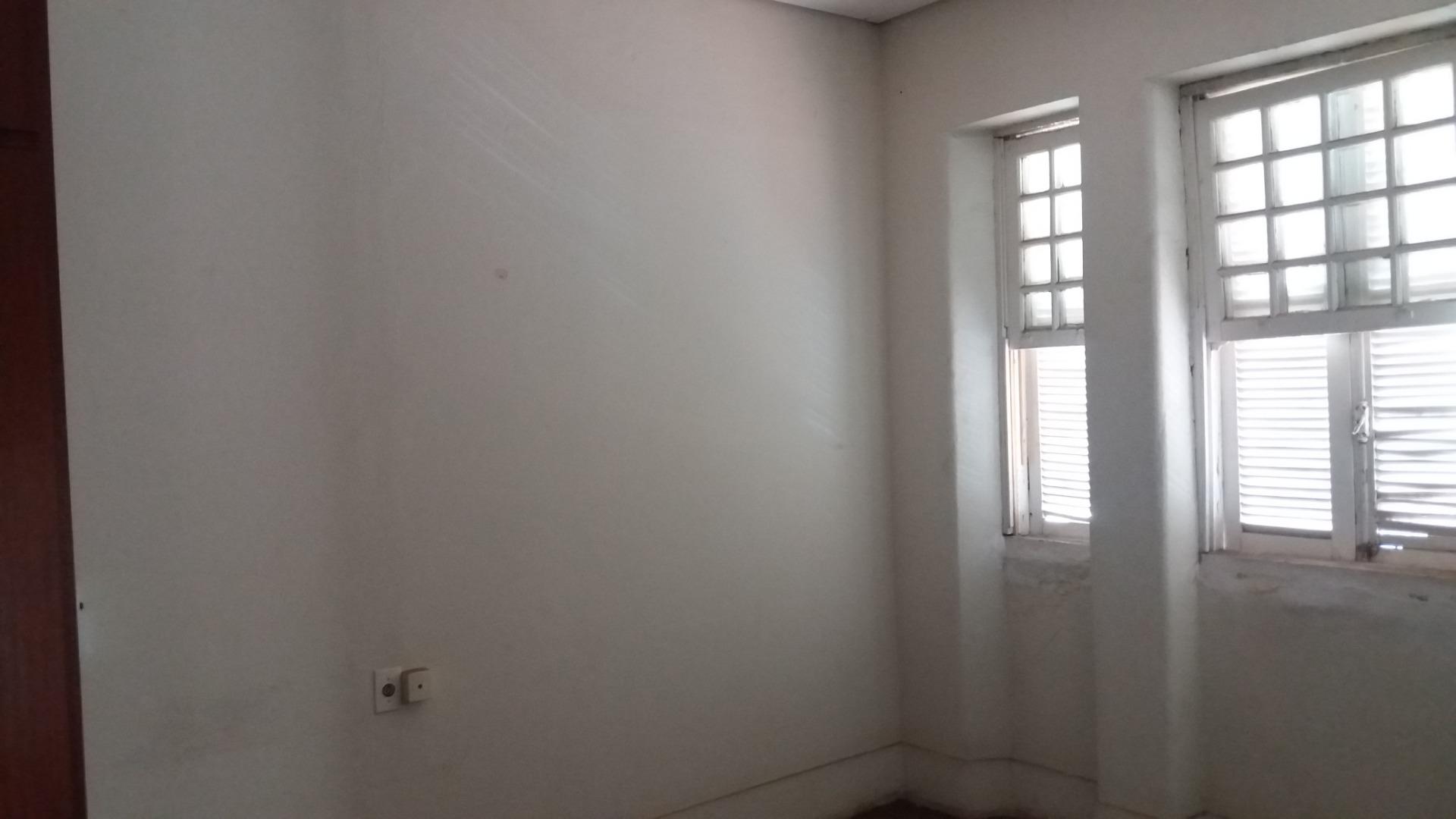 Casa Comercial para alugar com 3 quartos, 200m² - Foto 6