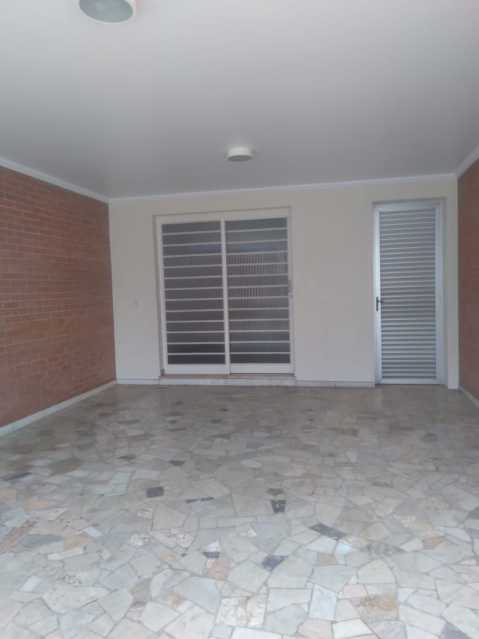 Casa Comercial para alugar com 4 quartos, 226m² - Foto 2