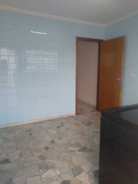 Casa Comercial para alugar com 4 quartos, 226m² - Foto 8