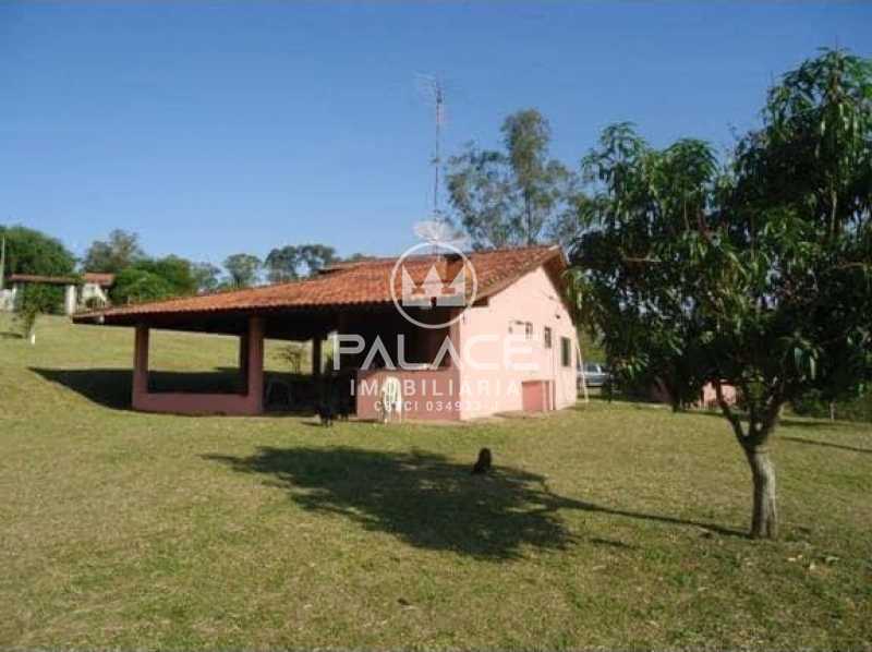 Chácara à venda com 1 quarto, 90m² - Foto 2