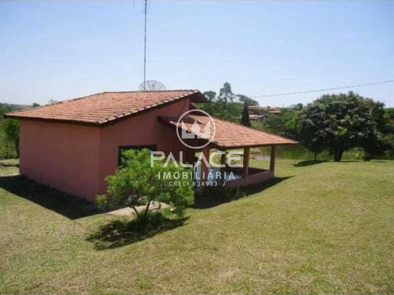 Chácara à venda com 1 quarto, 90m² - Foto 1