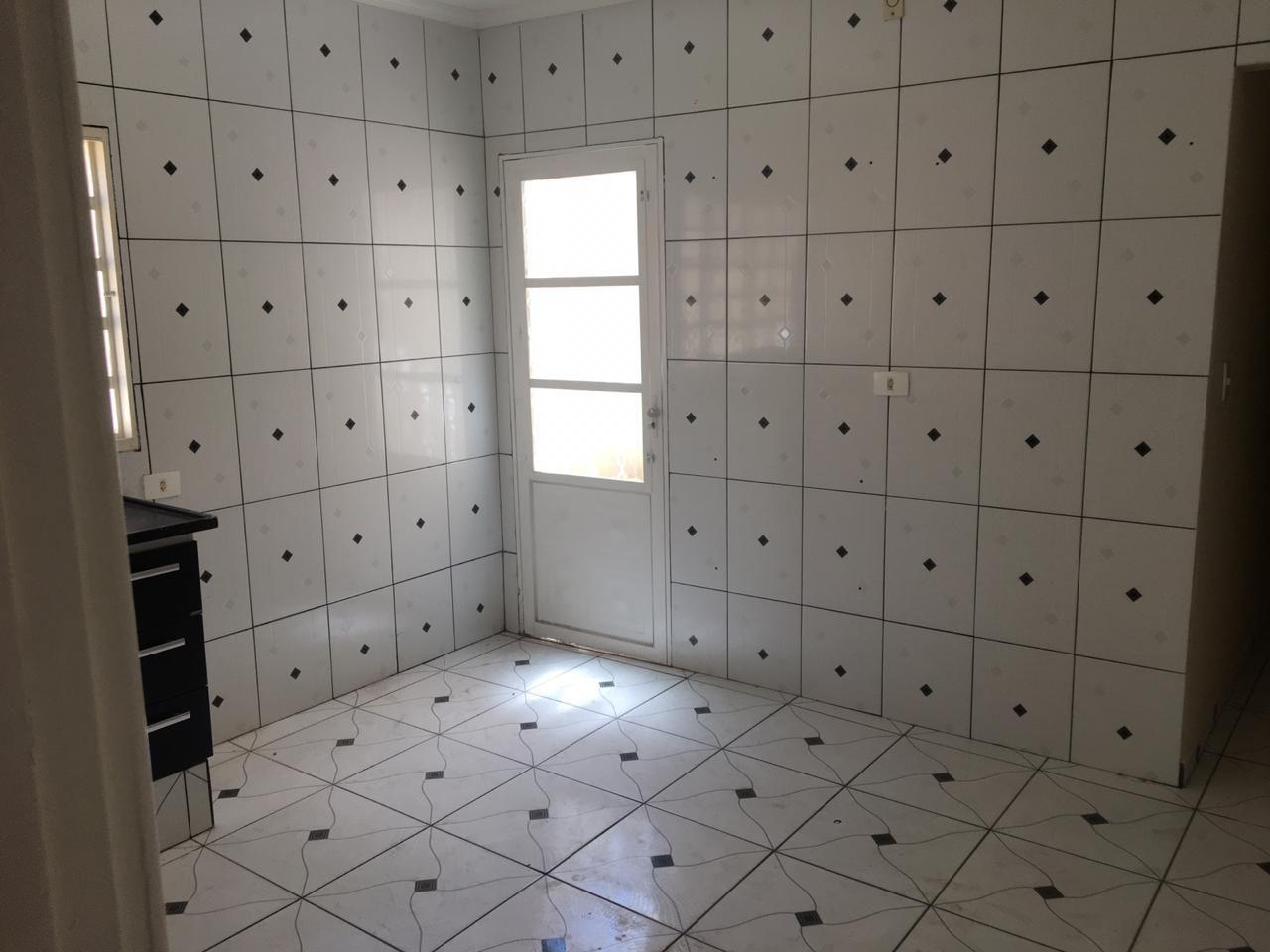 Casa para alugar com 2 quartos, 90m² - Foto 2