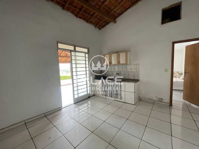 Casa de Condomínio à venda com 4 quartos, 242m² - Foto 20