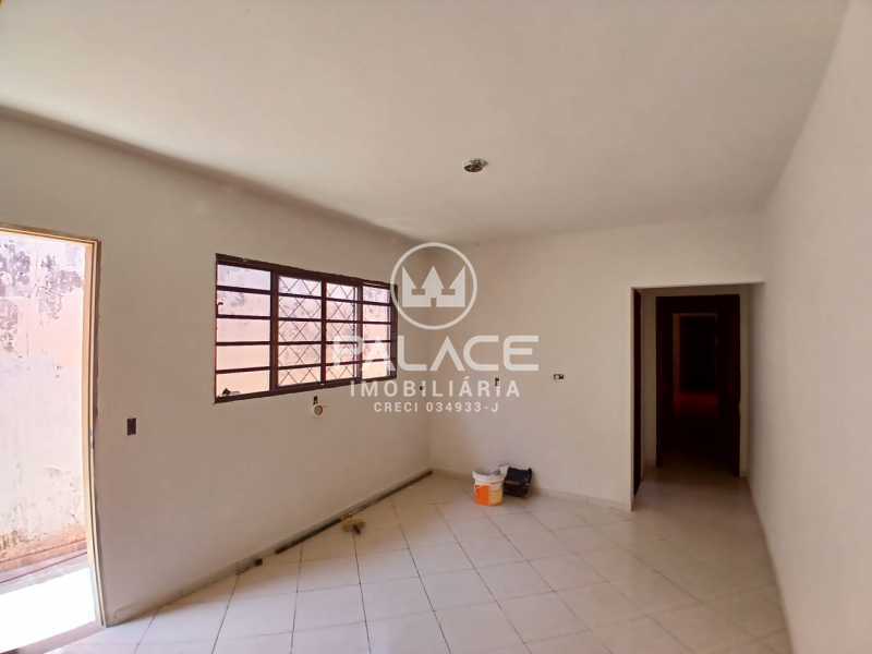 Casa à venda com 2 quartos, 100m² - Foto 2