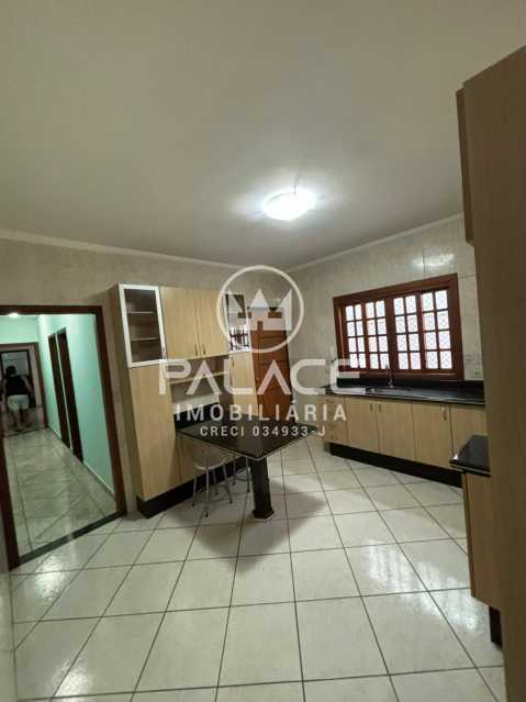 Casa à venda com 2 quartos, 120m² - Foto 2