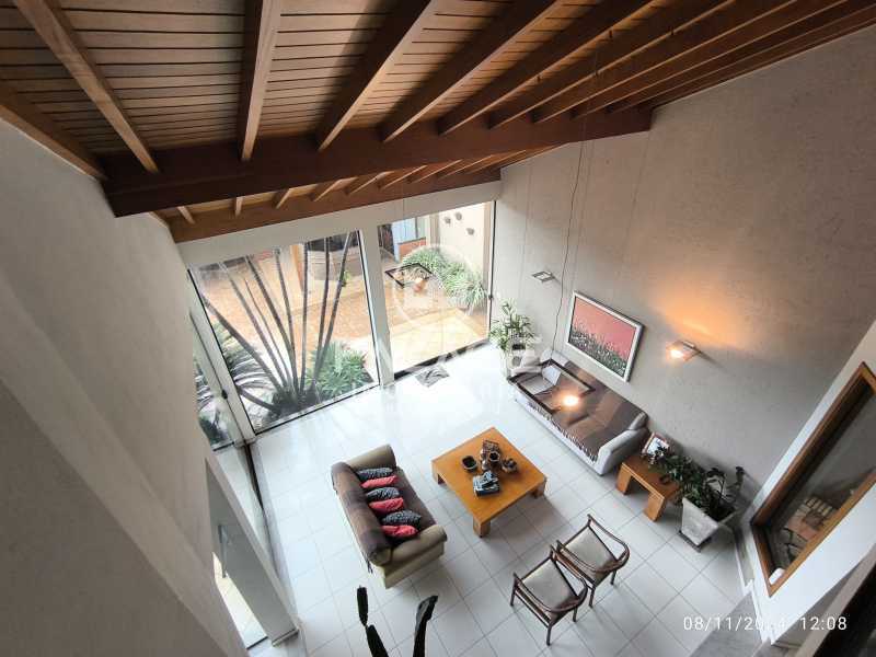 Casa à venda com 3 quartos, 243m² - Foto 14