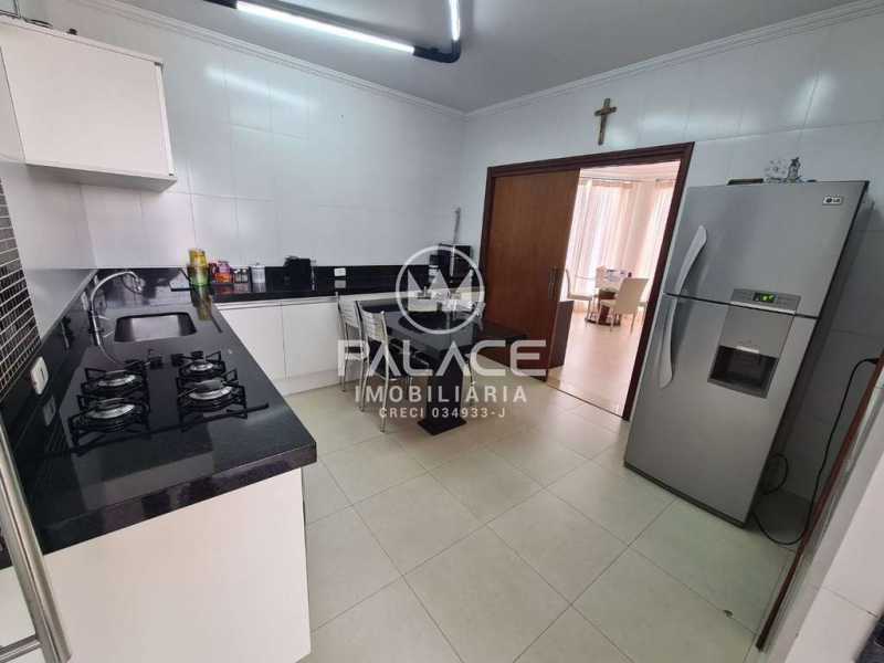 Casa à venda com 3 quartos, 260m² - Foto 14