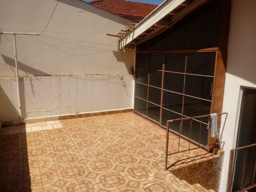 Casa à venda com 2 quartos, 150m² - Foto 1