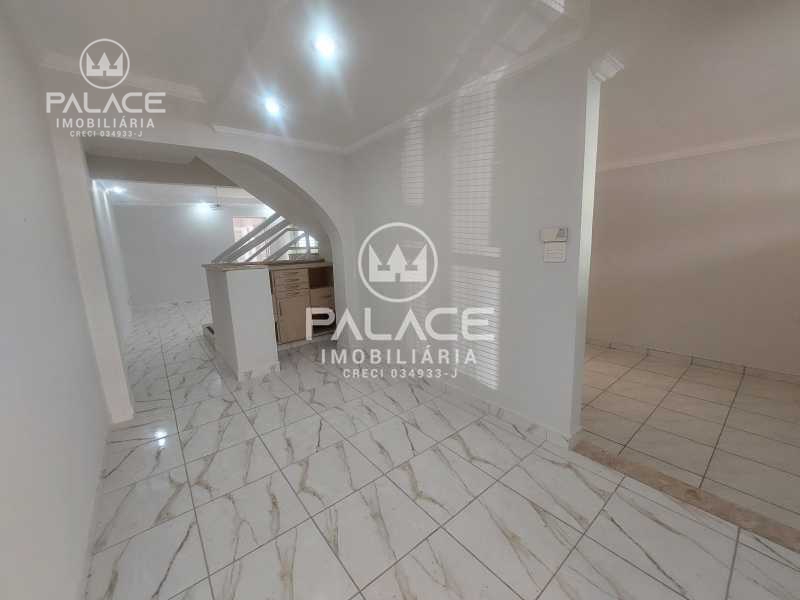 Casa Comercial à venda com 4 quartos, 181m² - Foto 1