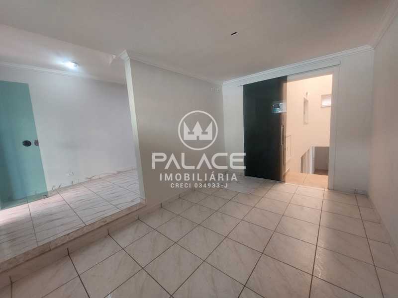 Casa Comercial à venda com 4 quartos, 181m² - Foto 2