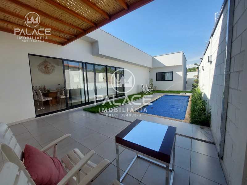 Casa à venda com 3 quartos, 197m² - Foto 1