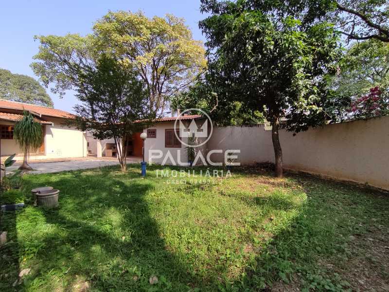 Casa à venda com 3 quartos, 221m² - Foto 4