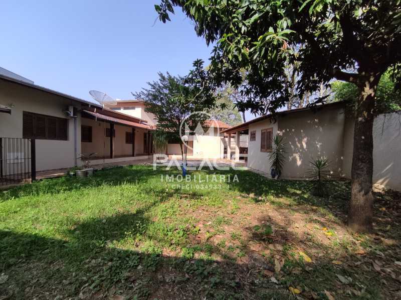 Casa à venda com 3 quartos, 221m² - Foto 1