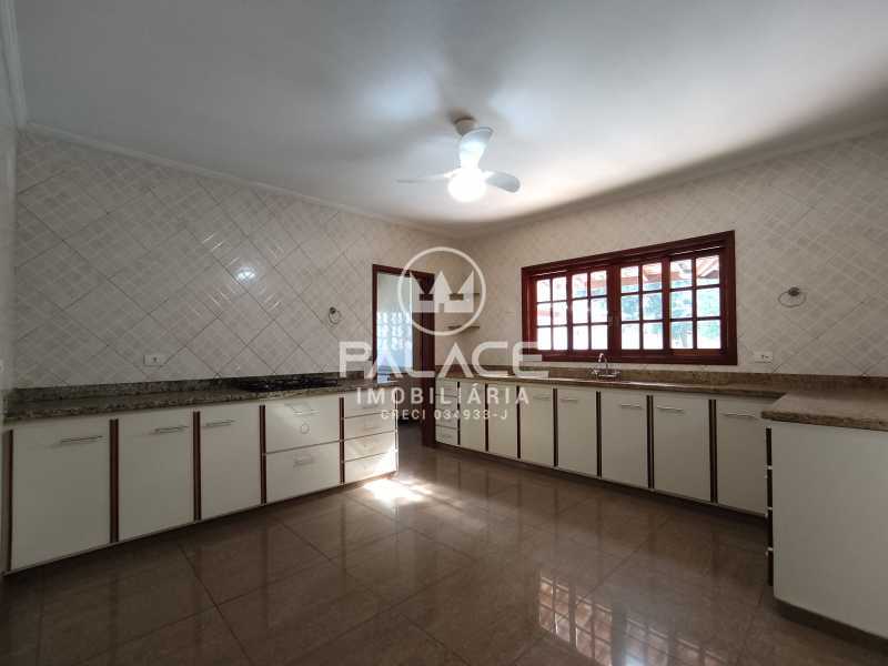 Casa à venda com 3 quartos, 221m² - Foto 15