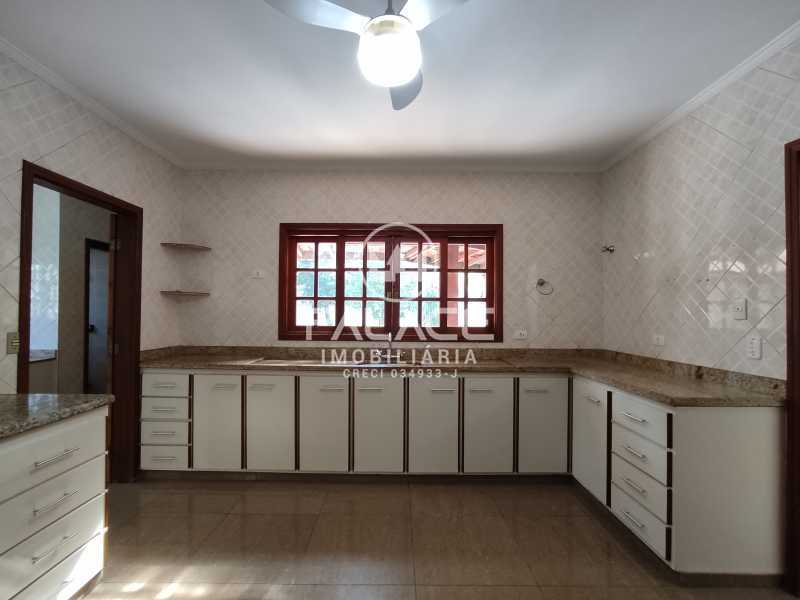 Casa à venda com 3 quartos, 221m² - Foto 16