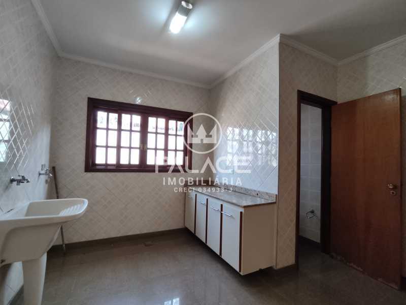 Casa à venda com 3 quartos, 221m² - Foto 18