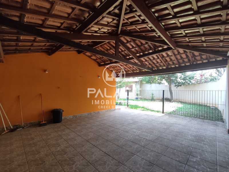Casa à venda com 3 quartos, 221m² - Foto 2