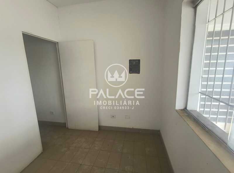 Casa Comercial para alugar com 1 quarto, 140m² - Foto 13