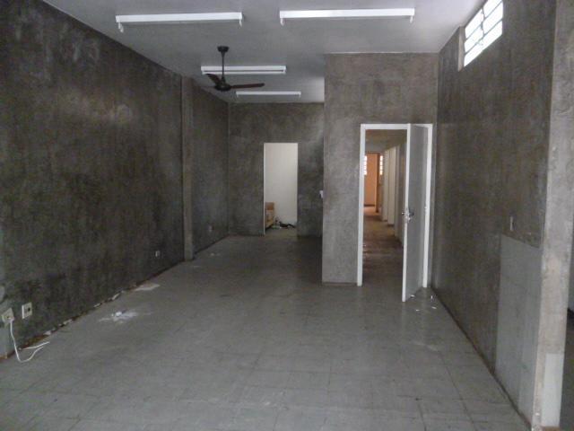 Casa Comercial à venda e aluguel, 300m² - Foto 2