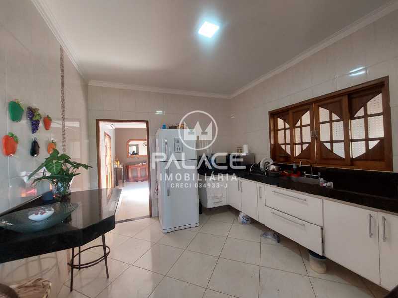 Casa à venda com 3 quartos, 180m² - Foto 14