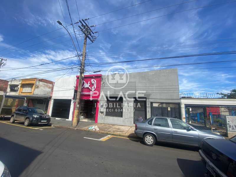 Casa Comercial para alugar com 5 quartos, 199m² - Foto 1