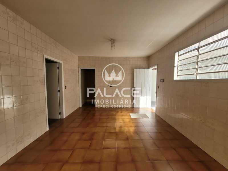 Casa à venda e aluguel com 4 quartos, 200m² - Foto 15