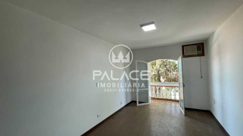 Casa Comercial para alugar com 4 quartos, 369m² - Foto 8