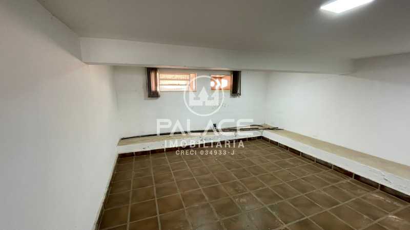 Casa Comercial para alugar com 4 quartos, 369m² - Foto 6